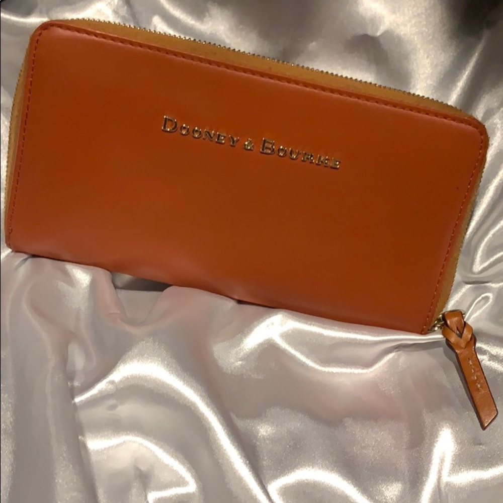 Dooney & Bourke wallet